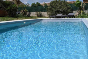 Villa climatisée avec piscine